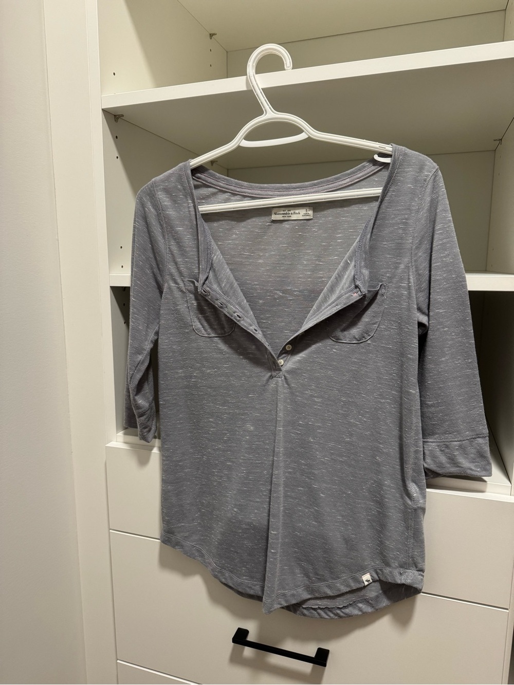 Abercrombie & Fitch Grey 3/4 Sleeve Henley Top Size Small Pocket Shirt